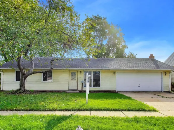619 Parkside Cir, Streamwood, IL 60107