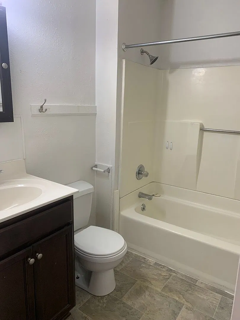 2 Bedroom/1 Bath, 1st Floor Apartment with Coin Laundry-York City SD — Photo 3
