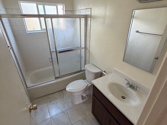 2nd image of 273 Macarthur Blvd #202