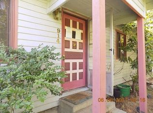 914 SW Isham St, Grants Pass, OR 97526