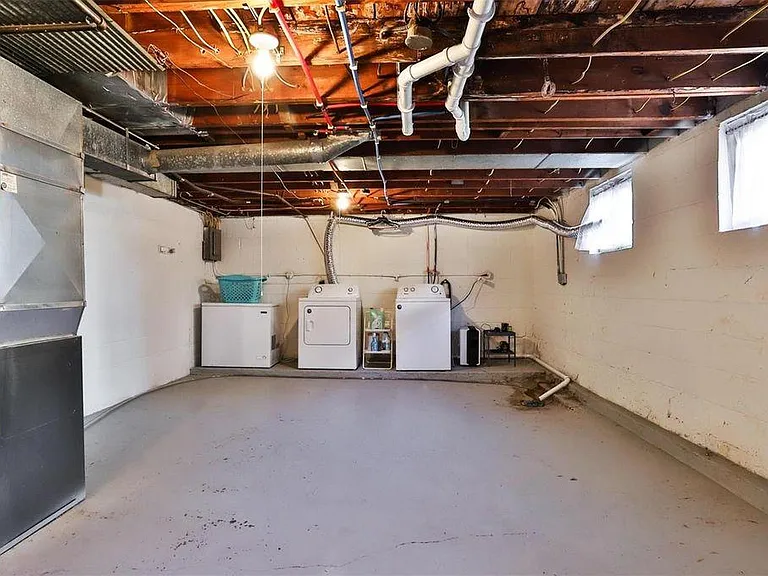 PRIVATE basement. Next door unit has their own private basement as well. An extra 800 sq ft of open space!