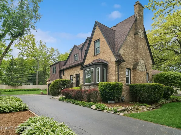 625 Green Briar Ln, Lake Forest, IL 60045