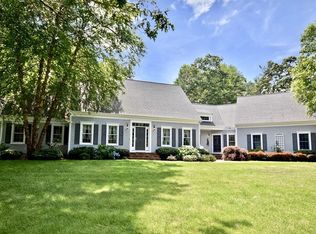 125 Paradise Ln, Rochester, MA 02770