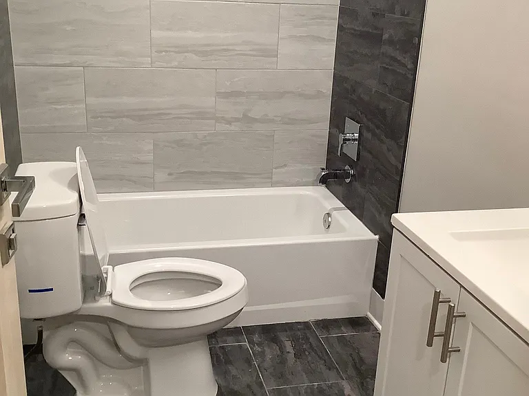 2111 W Seybert St #A — Photo 10