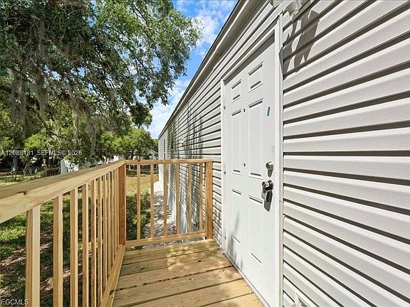 4th image of 1038 Canopy Ln SW