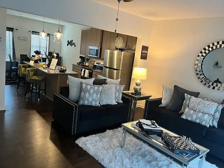 670 Providence Pl SW — Photo 3