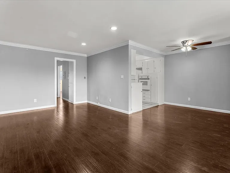 5232 Fairview Blvd — Photo 4