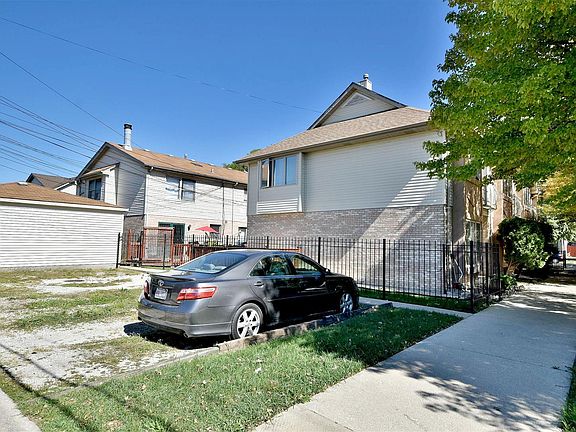 3rd image of 2300 N Nagle Ave Unit 2