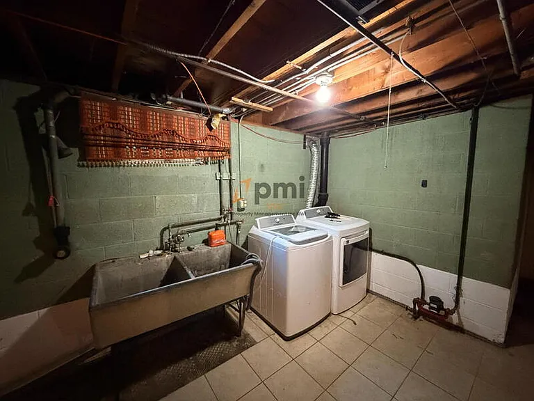 330 E 69th Pl — Photo 14