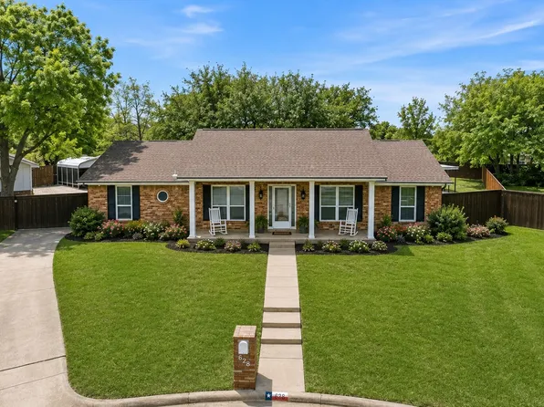 628 Robindale Ct, Bedford, TX 76022