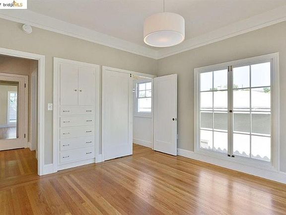 4th image of 4121 Greenwood Ave APT 3