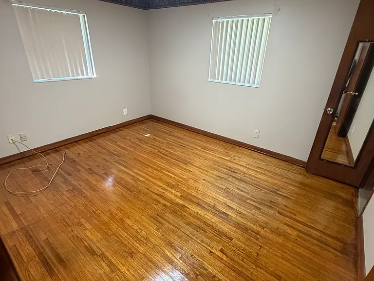 5090 Dostie Dr S — Photo 6