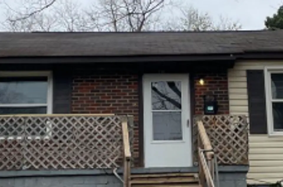 231 W Lemly St
