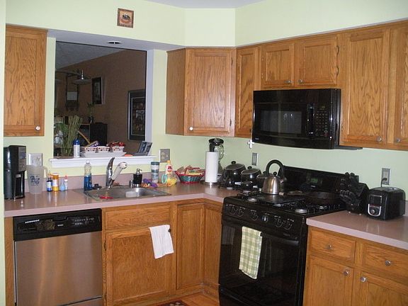 5th image of 302 Rock Springs Ct