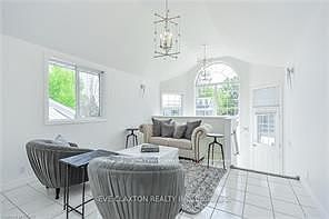 4th image of 26 Simcoe St