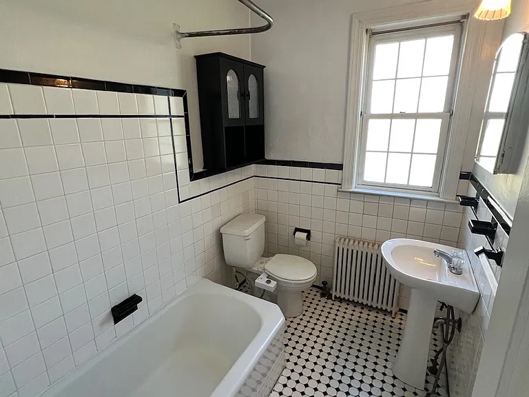 2241 N Harrison St — Photo 16