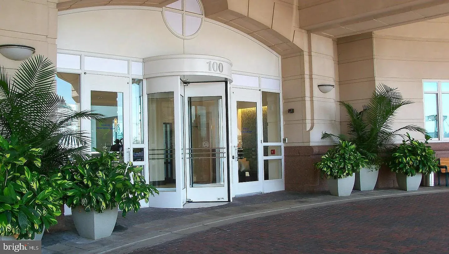 2 bed, 2.0 bath, 1395 sqft, $3,350 — Photo 2