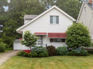1059 Woodview Rd, Cleveland Heights, OH 44121