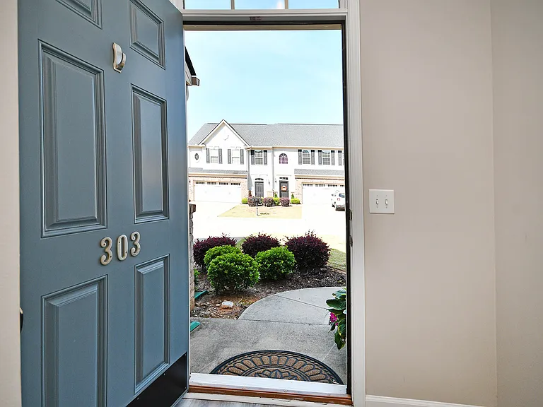 303 Corday Ln — Photo 4