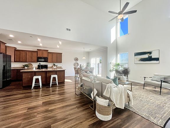 3rd image of 403 Brookgreen Dr