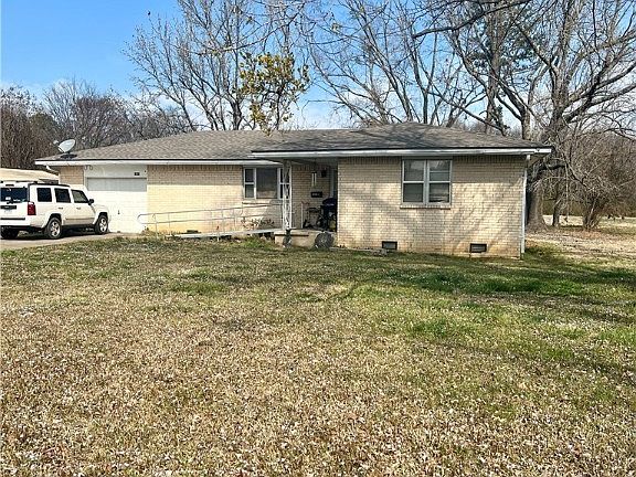 3rd image of 2903 E Walnut St