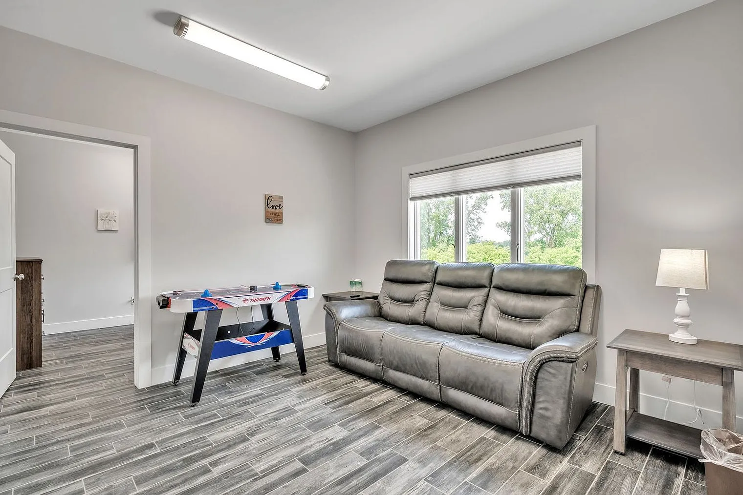 8 bed, 7.0 bath, 5887 sqft, $12,622 — Photo 4