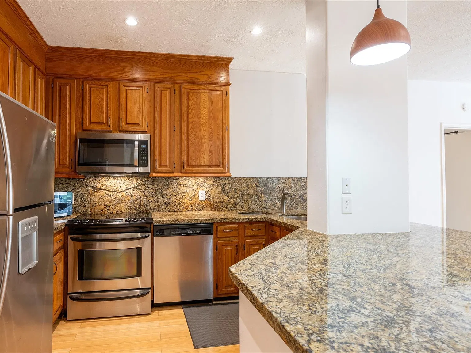2 bed, 2.0 bath, 1177 sqft, $1,400 — Photo 3