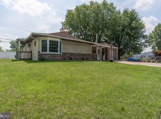 50 Indian Creek Dr, Levittown, PA 19057