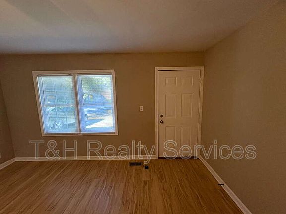 2nd image of 2649 Ebbie Rd