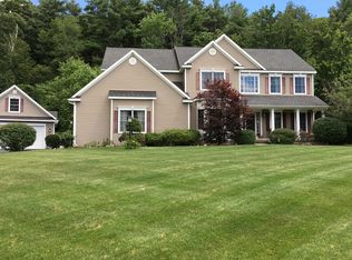 8 Madeline Ln, East Greenbush, NY 12061