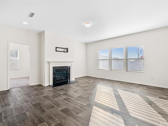 5th image of 308 Winsent Dr