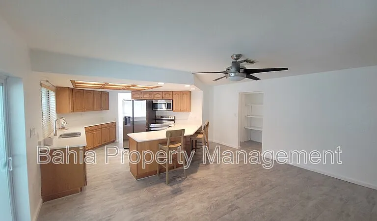 215 Meadowcross Dr — Photo 11