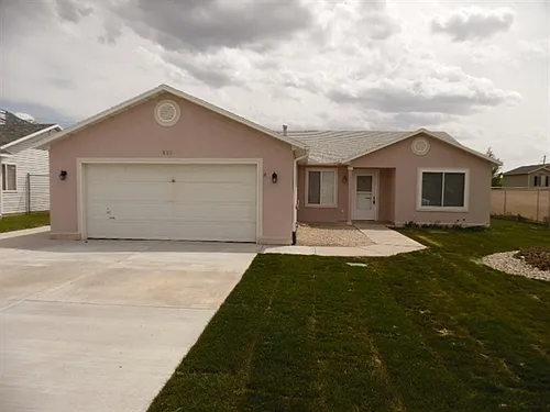 829 E 725 N Photo 1