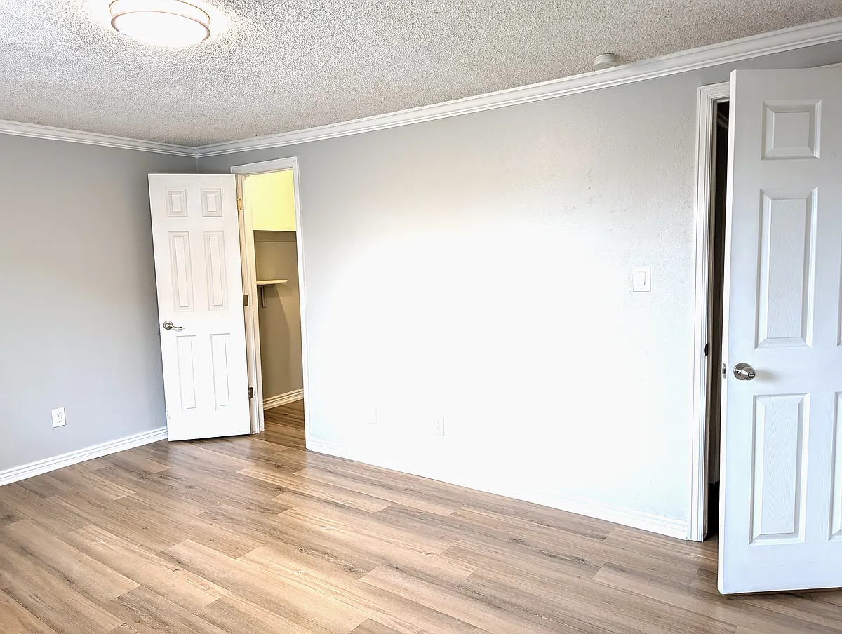 Building Photo - 1535 York St #104