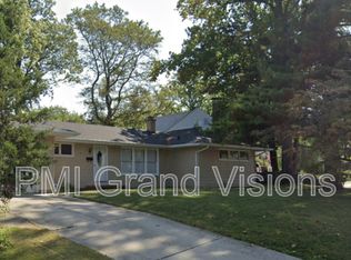 13 3rd Dr, Decatur, IL 62521