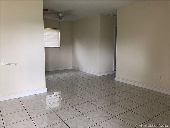3rd image of 2450 NE 188th St