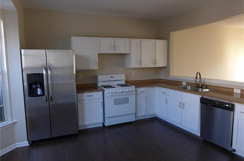 2nd image of 2225 Kilmington Sq