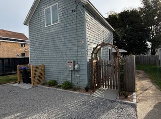 51 Cottage Ave, Portsmouth, RI 02871