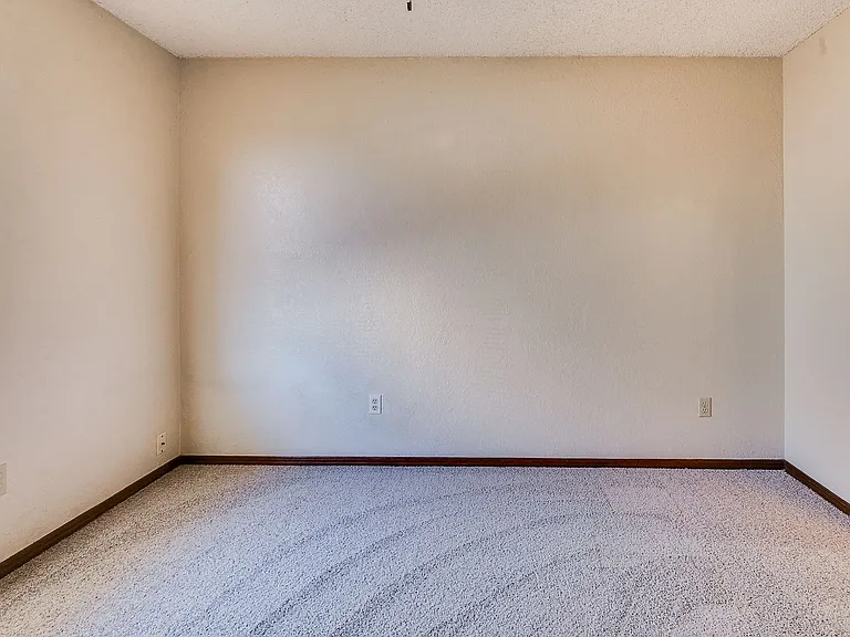 9006 N Rockwell Dr — Photo 31