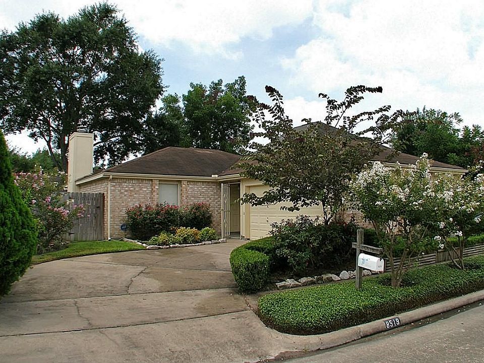 The home is located on a small cul-de-sac street, away from busy streets.