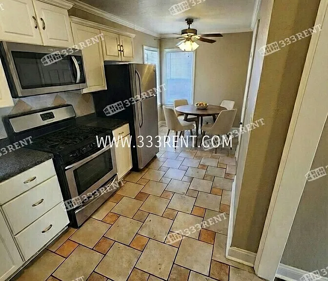 8342 Holmes Rd — Photo 5