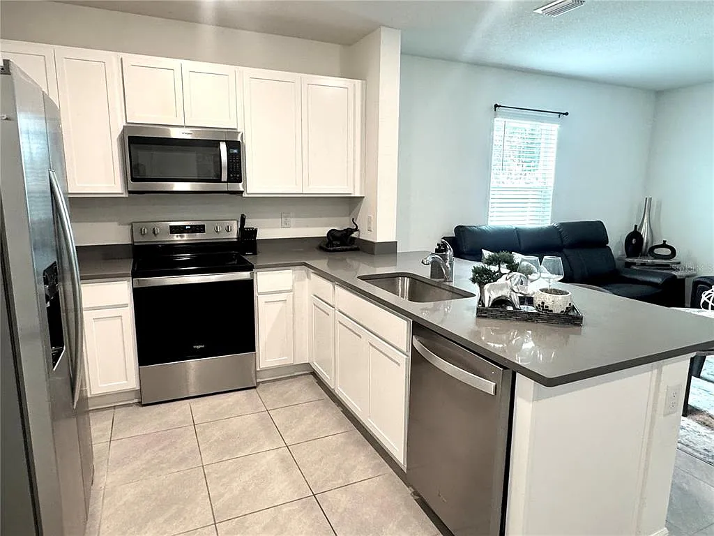 3 bed, 2.5 bath, 1488 sqft, $2,395 — Photo 4
