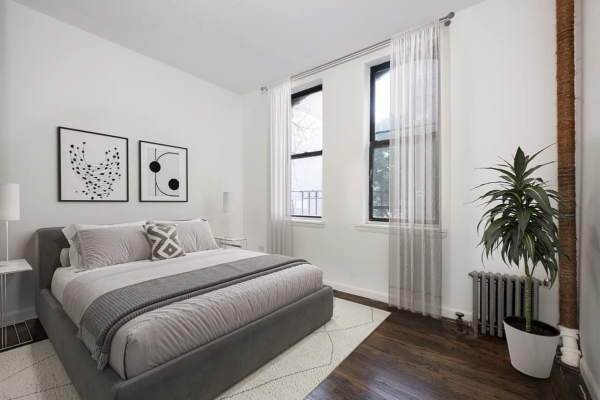 Building Photo - 341 W 45th St #301