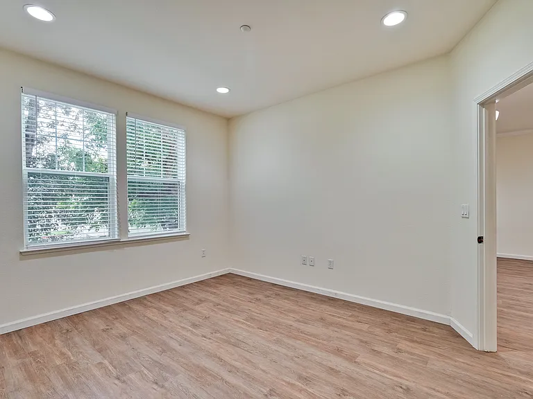 Encinal Place Apartments — Photo 25