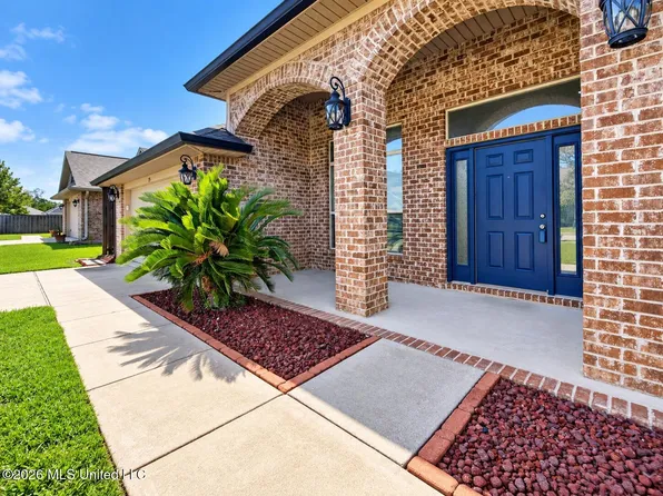 55 Tantallon Dr, Ocean Springs, MS 39564