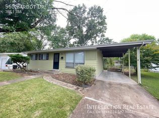 560 Bardot Dr, Florissant, MO 63031