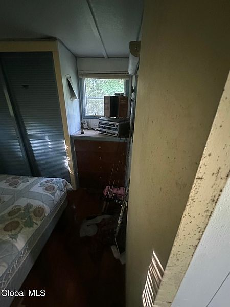 5th image of 549 Maple Street