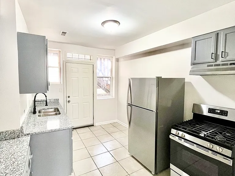 3918 W Augusta Blvd #1 — Photo 4
