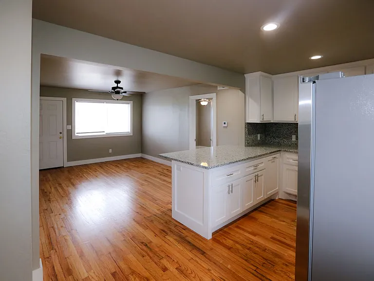 201 W Freeman Ave #1 — Photo 4