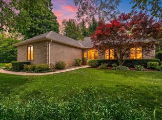 246 White Thorne Ln, Valparaiso, IN 46383